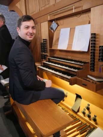 Karol Bialas an der Orgel